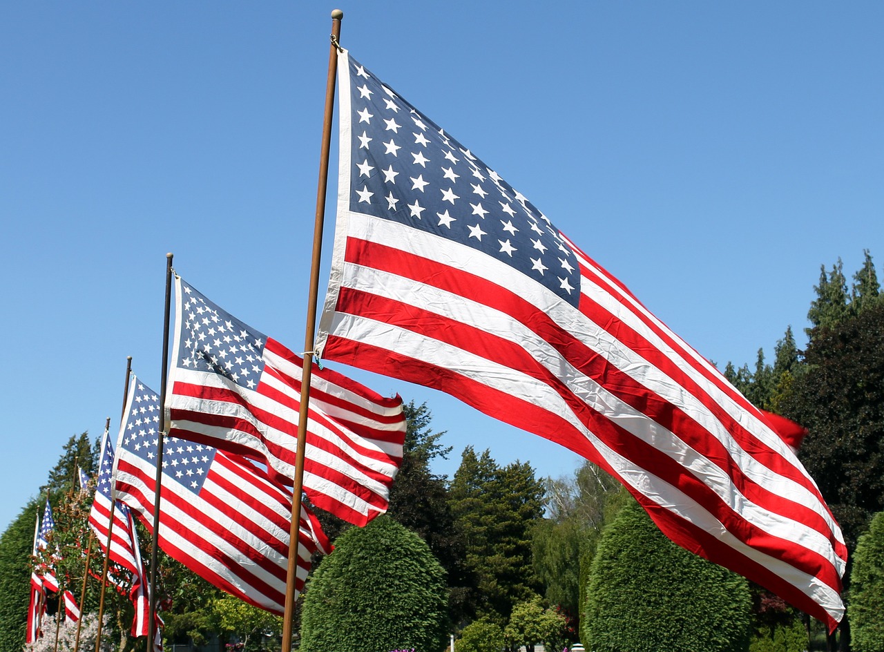 Are packages and mail delivered on Memorial Day and 4th of July? (2024)
